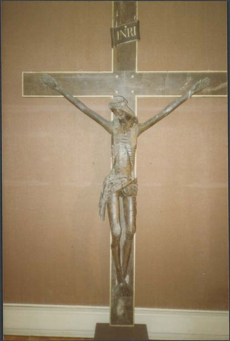 Statue : Christ en croix