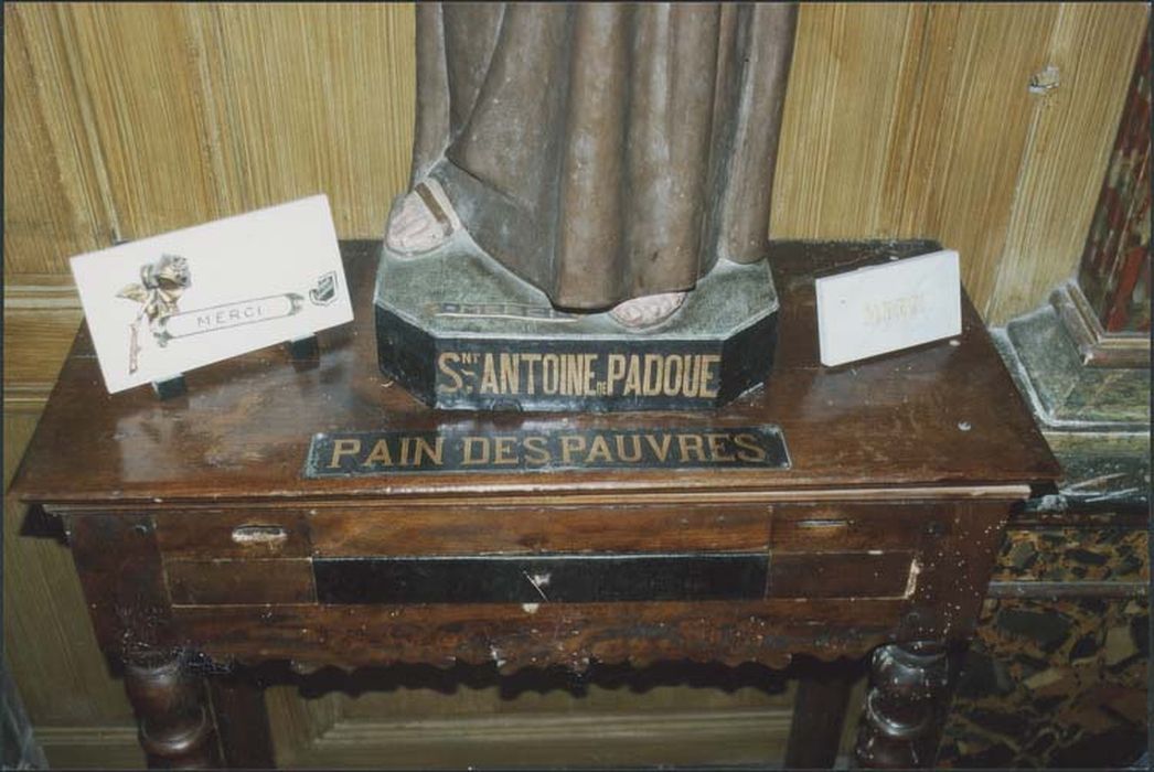 Statue : Saint Antoine de Padoue et table d'offrandes