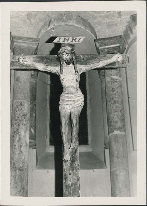 Statue : Christ en croix