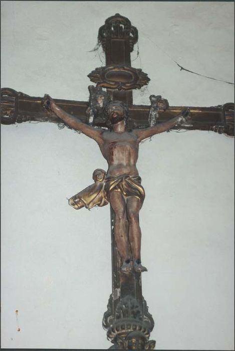 statue : Christ en croix