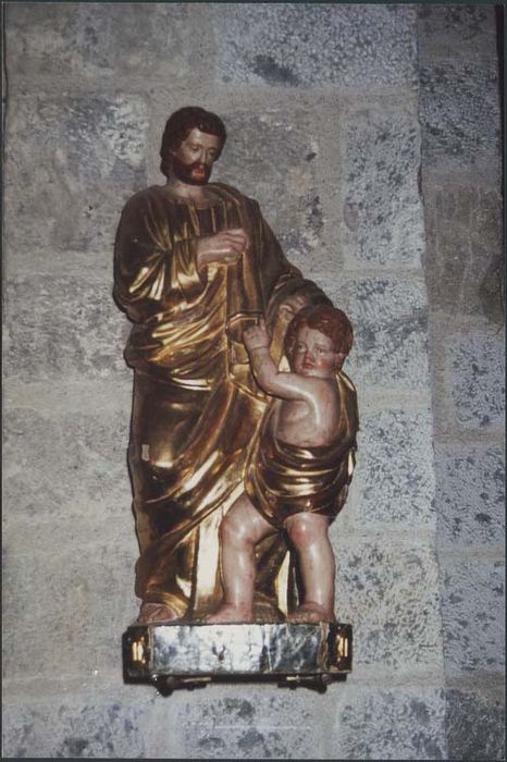 autel de la chapelle Saint-Joseph, tabernacle et groupe sculpté : Saint Joseph et l'Enfant Jésus (ou Saint Matthieu et l'ange)