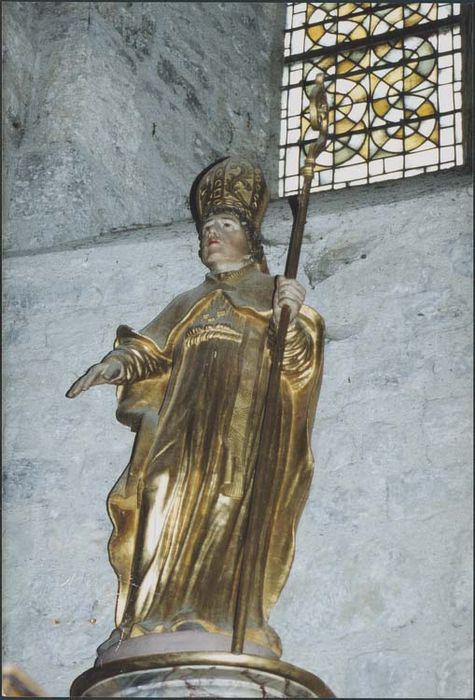 cinq statues : Saint Eutrope, Saint Ebons, Saint Benoît de Nursie, Saint Jacques le Majeur et Sainte Luce