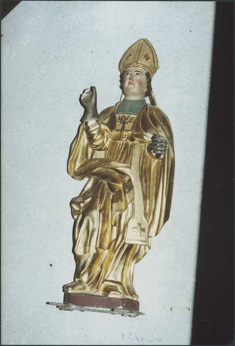 cinq statues : Saint Eutrope, Saint Ebons, Saint Benoît de Nursie, Saint Jacques le Majeur et Sainte Luce