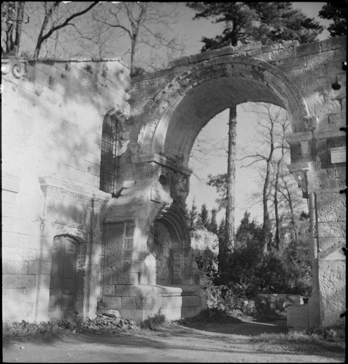 Arc de Saint-Césaire