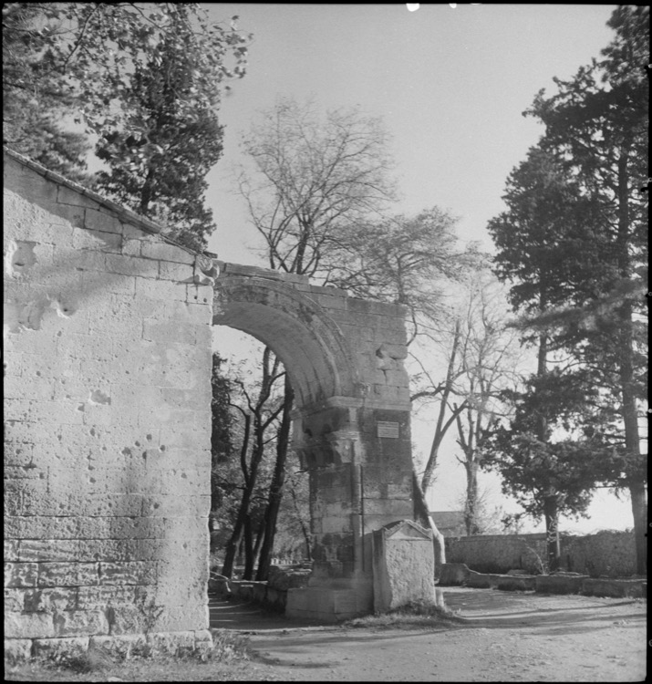 Arc de Saint-Césaire