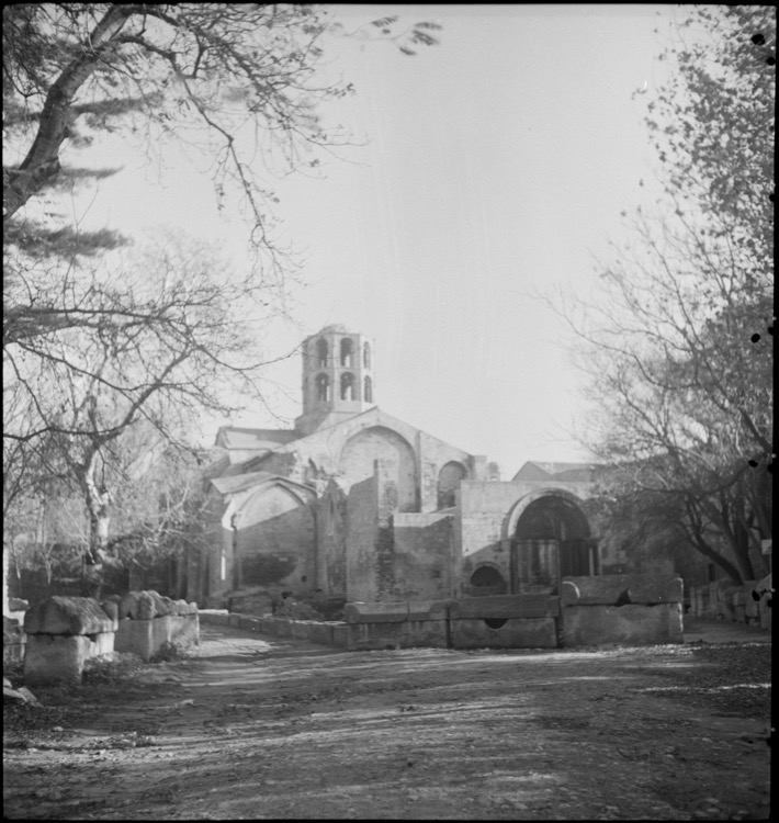 Église Saint-Honorat : vestiges de la façade occidentale