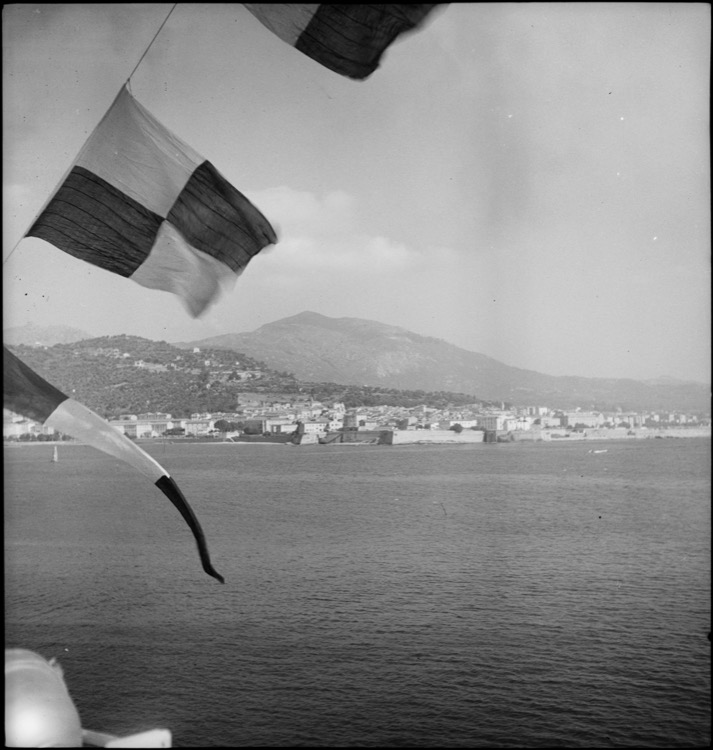 Arrivée à Ajaccio : ville à l’horizon