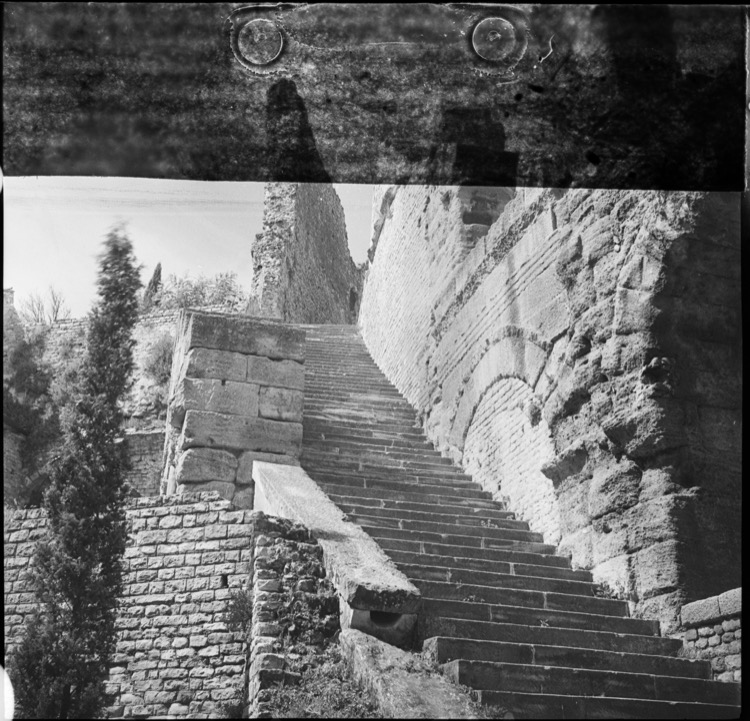 Théâtre antique : escalier, vue perspective