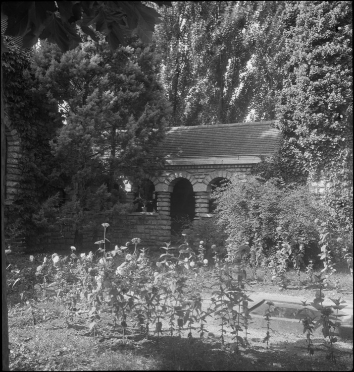 Église Sainte-Anne : jardin du presbytère