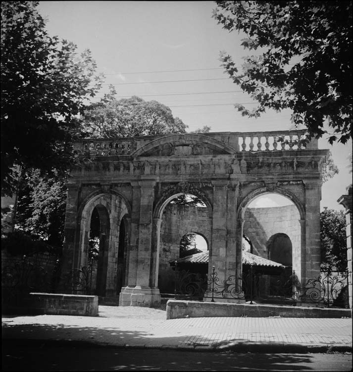 Lavoir et son portique