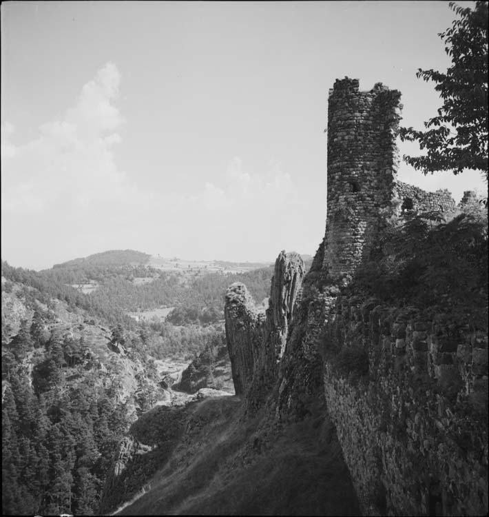 Vestiges d’une tour ronde et panorama