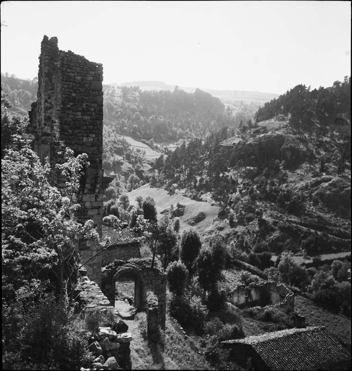 Vestiges d’une tour ronde et panorama