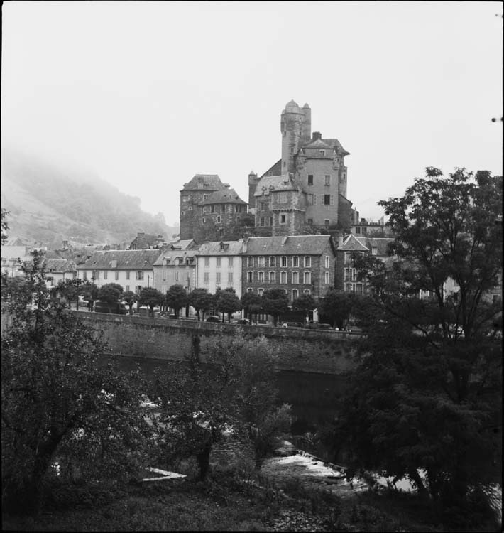 Château vu des rives du Lot