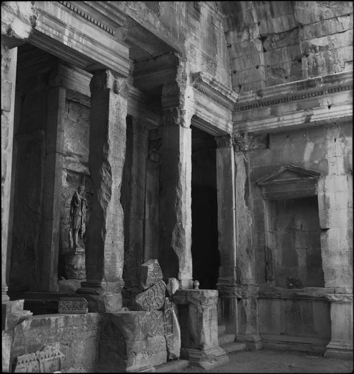 Temple de Diane : niche avec statue