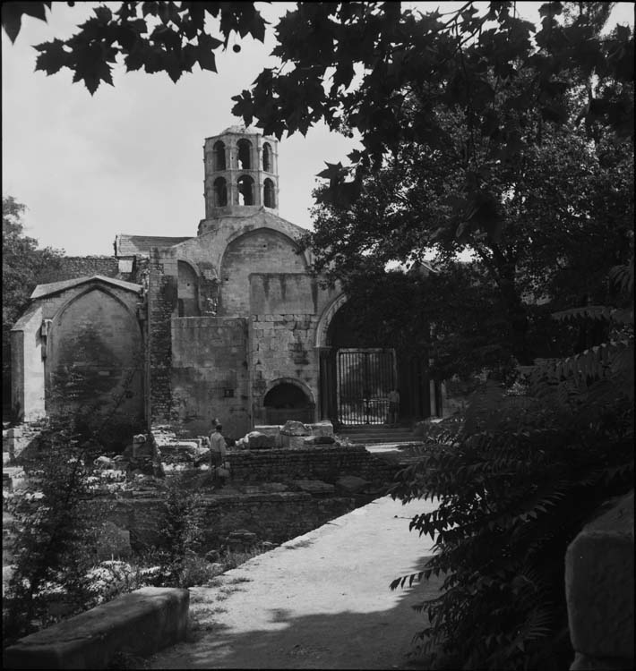 Église Saint-Honorat : vestiges de la façade occidentale