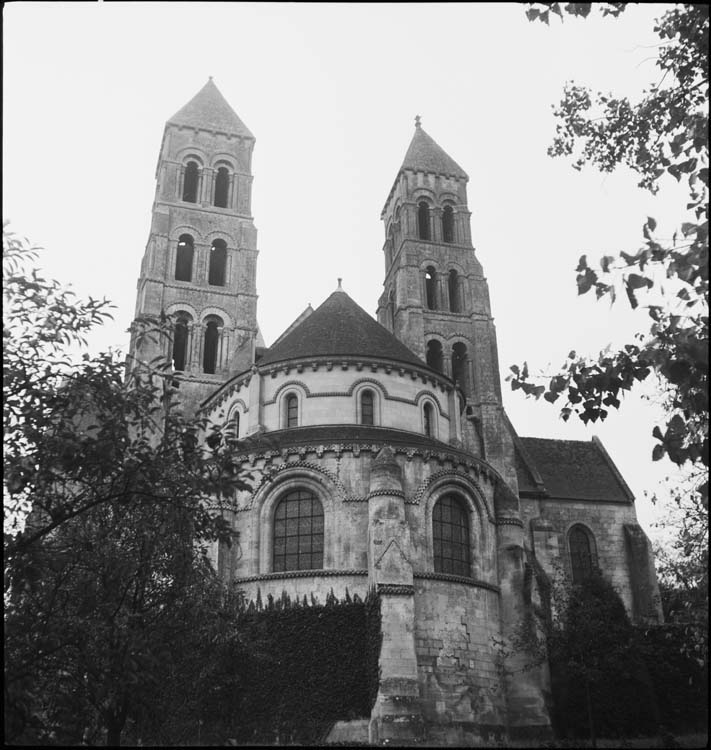 Église : ensemble est, abside et tours du choeur