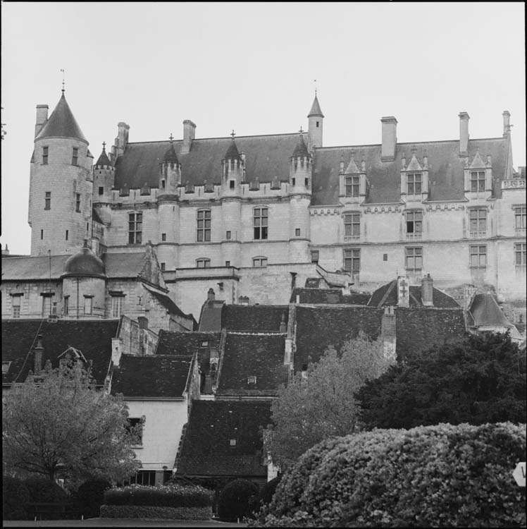 Ancien palais royal : façade est vue de la ville