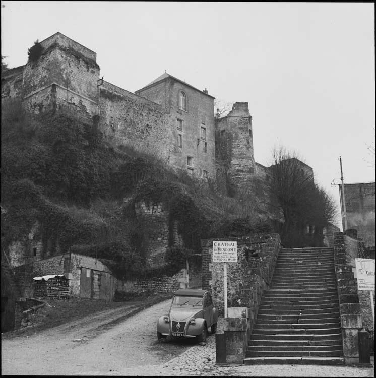 Escalier au pied du château