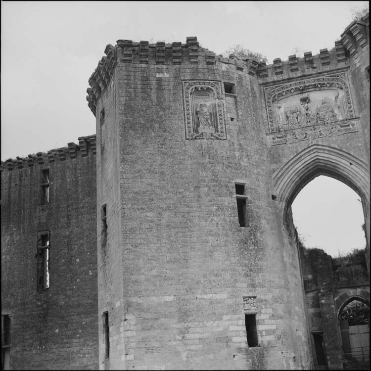 Châtelet d’entrée, détail d’une tour