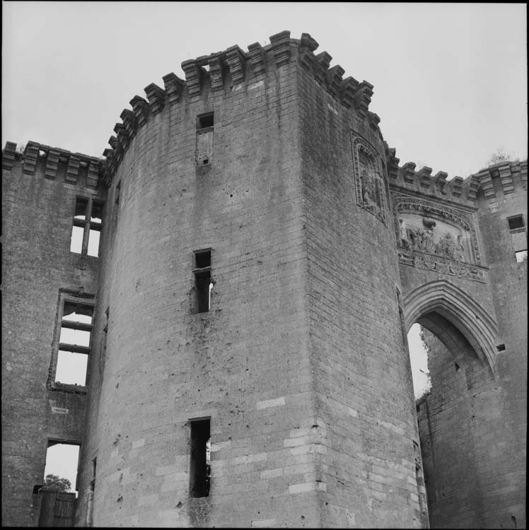 Châtelet d’entrée, détail d’une tour