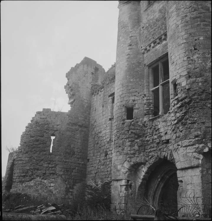 Entrée du grand logis avec tourelles, détail