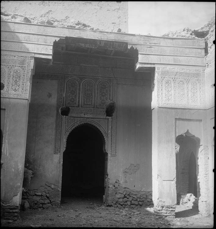 Porte ouvragée