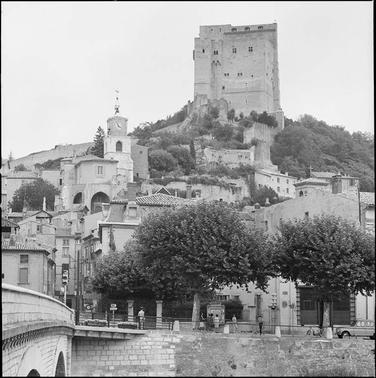 Donjon vu des rives de la Drôme