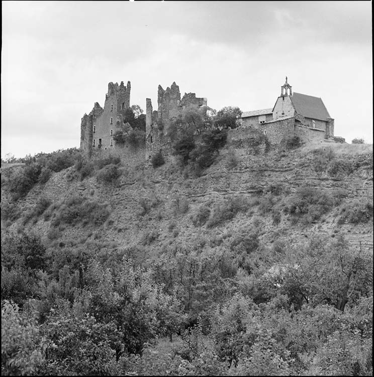 Ruines du château et chapelle