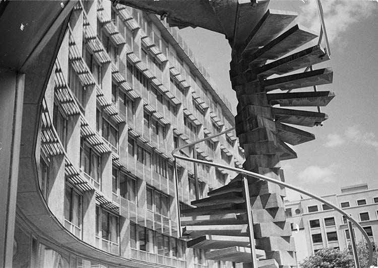 Grande couronne : escalier de secours hélicoïdal