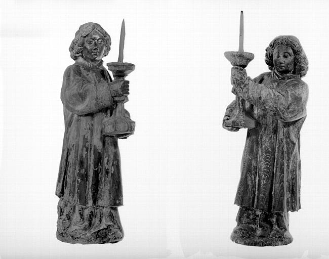 Deux statues d'anges ceroféraires en bois