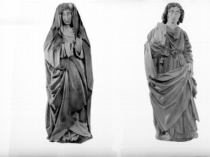 Deux statues de calvaire, la Vierge et saint Jean