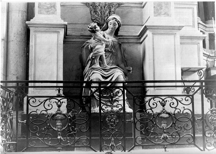 Statue de la Vierge à l'Enfant