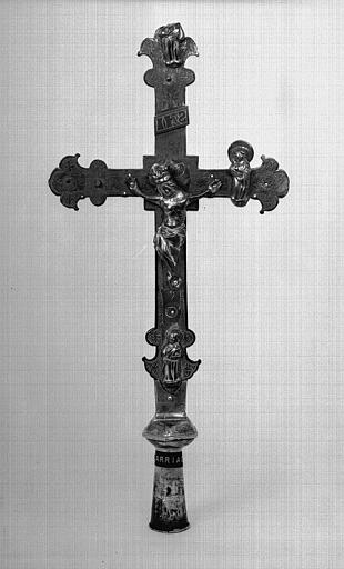 Croix processionelle en cuivre et émail (avers)