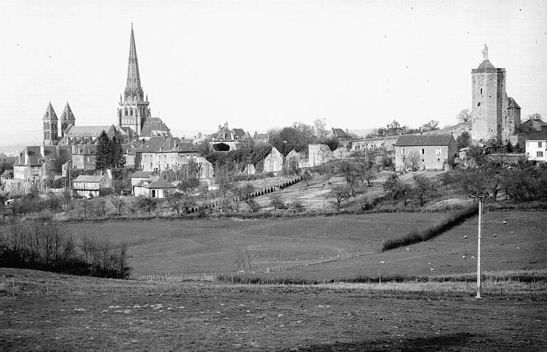 Vue générale de la ville vers le nord et tour des Ursulines