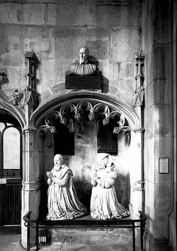 Tombeau sous enfeu, en marbre, avec les statues priantes de Pierre Jeannin et d'Anne Quéniot