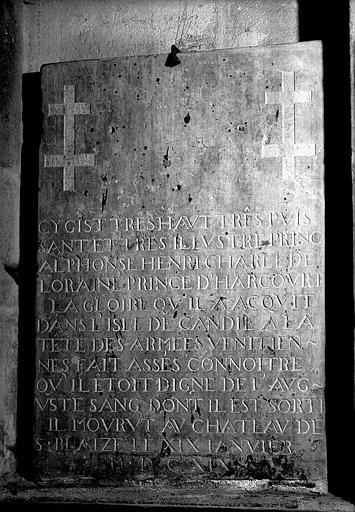 Epitaphe en pierre sculptée de Charles de Lorraine, prince d'Harcourt, mort en 1719 - © Ministère de la Culture (France), Médiathèque du patrimoine et de la photographie, diffusion RMN-GP