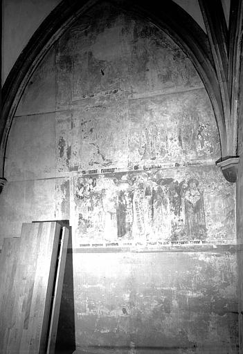 Peintures murales de la chapelle de Clugny, bas-côté sud : Procession contre la peste (au fond)