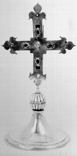 Croix d'autel en argent et petite Croix insérée (revers)