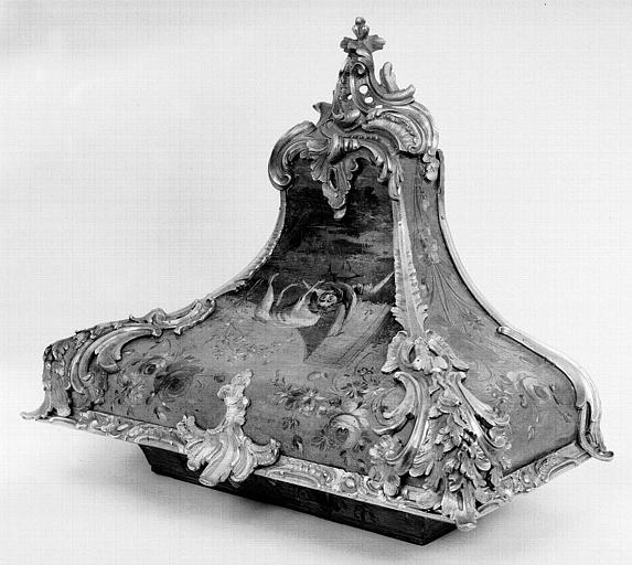 Pendule Louis XV avec cul-de-lampe, en bronze doré et vernis (Martin) : Partie inférieure - © Ministère de la Culture (France), Médiathèque du patrimoine et de la photographie, diffusion RMN-GP