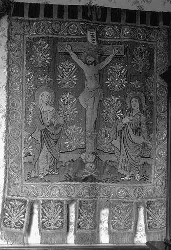 Bannière : Crucifixion entre la Vierge et saint Jean (avers)