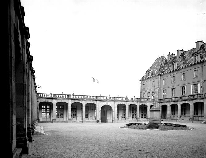 Galerie fermant le cloître