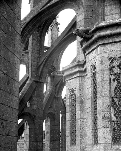 Arcs-boutants du chevet flamboyant de l'église abbatiale