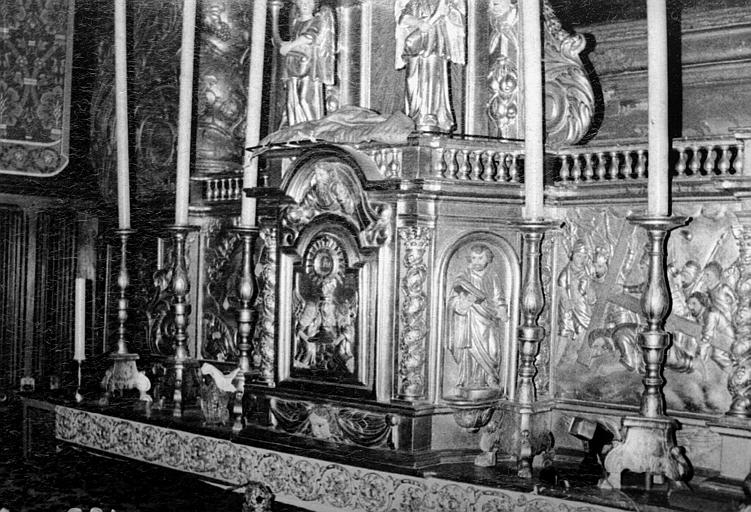 Maître-autel et retable en bois sculpté, tabernacle, partie inférieure de l'exposition