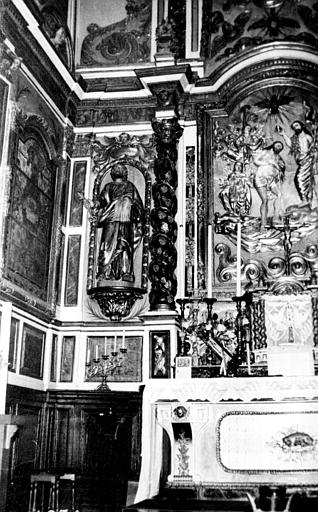 Maître-autel et son retable, partie latérale nord avec la statue de saint Pierre