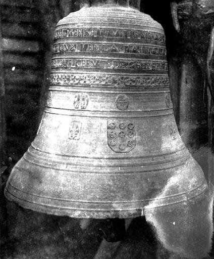 Cloche en bronze de l'église