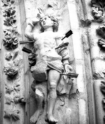 Saint Sébastien, archivoltes côté sud du portail central de la façade ouest, 3ème figure du rouleau E