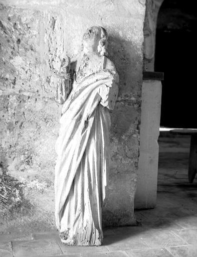 Statue en bois de saint Jean