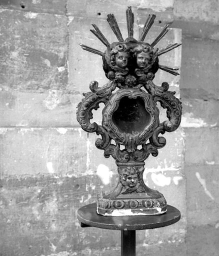 Reliquaire monstrance en bois sculpté et doré