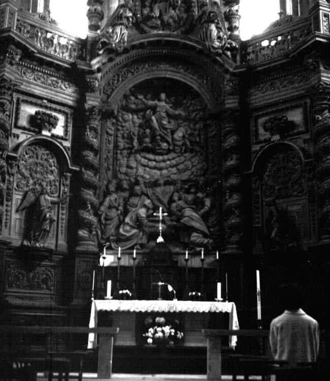 Retable en bois sculpté provenant du choeur