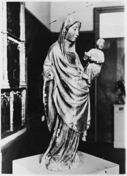 statue : Vierge à l'enfant